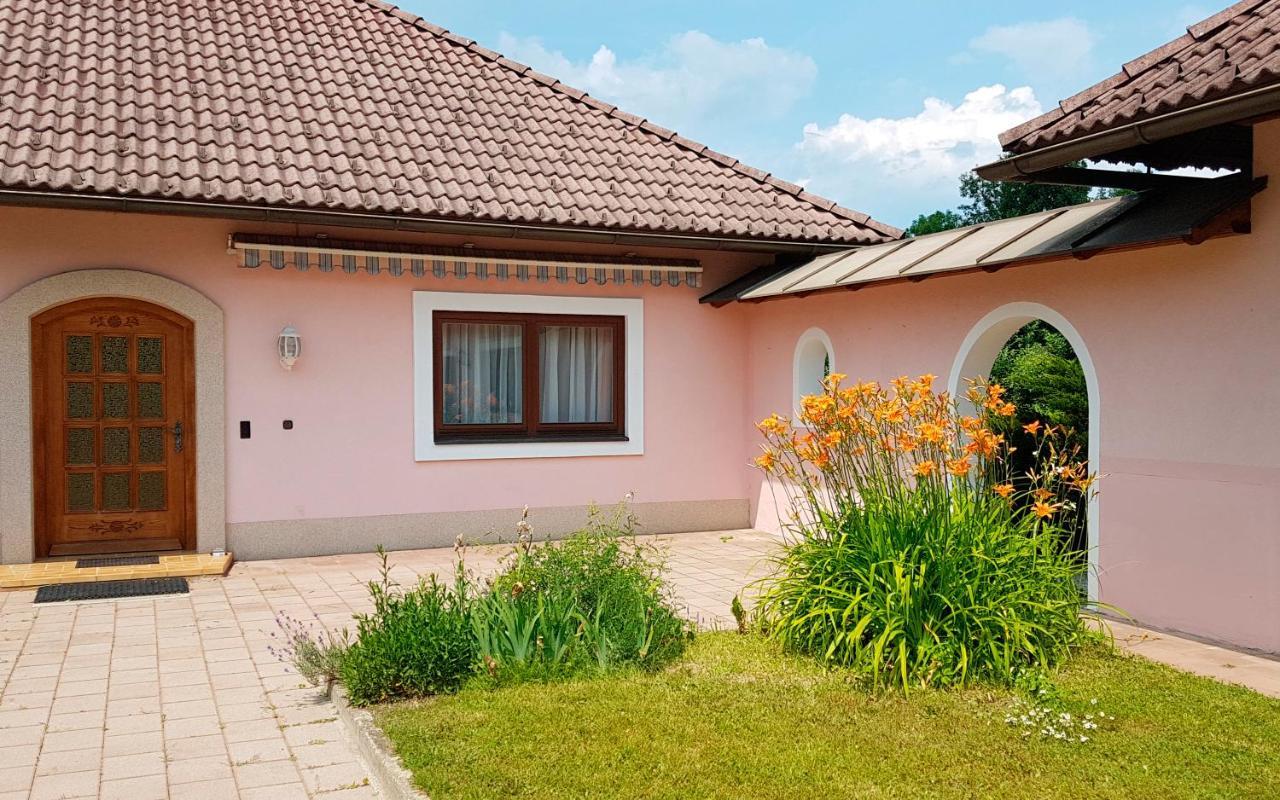 Bungalow & Apartments "Am Deber" Velden - Augsdorf فيلدين ام ورثرسي المظهر الخارجي الصورة